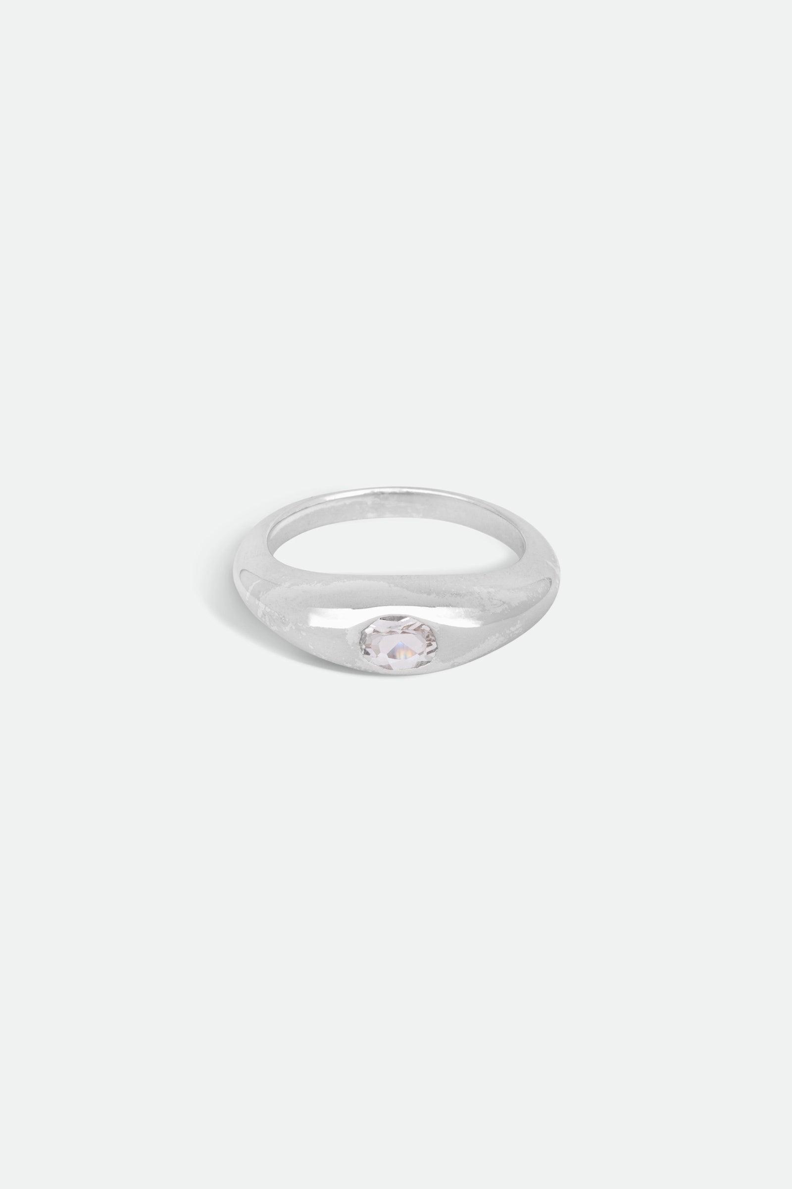 Ring no.7 Oval Crystal Quartz