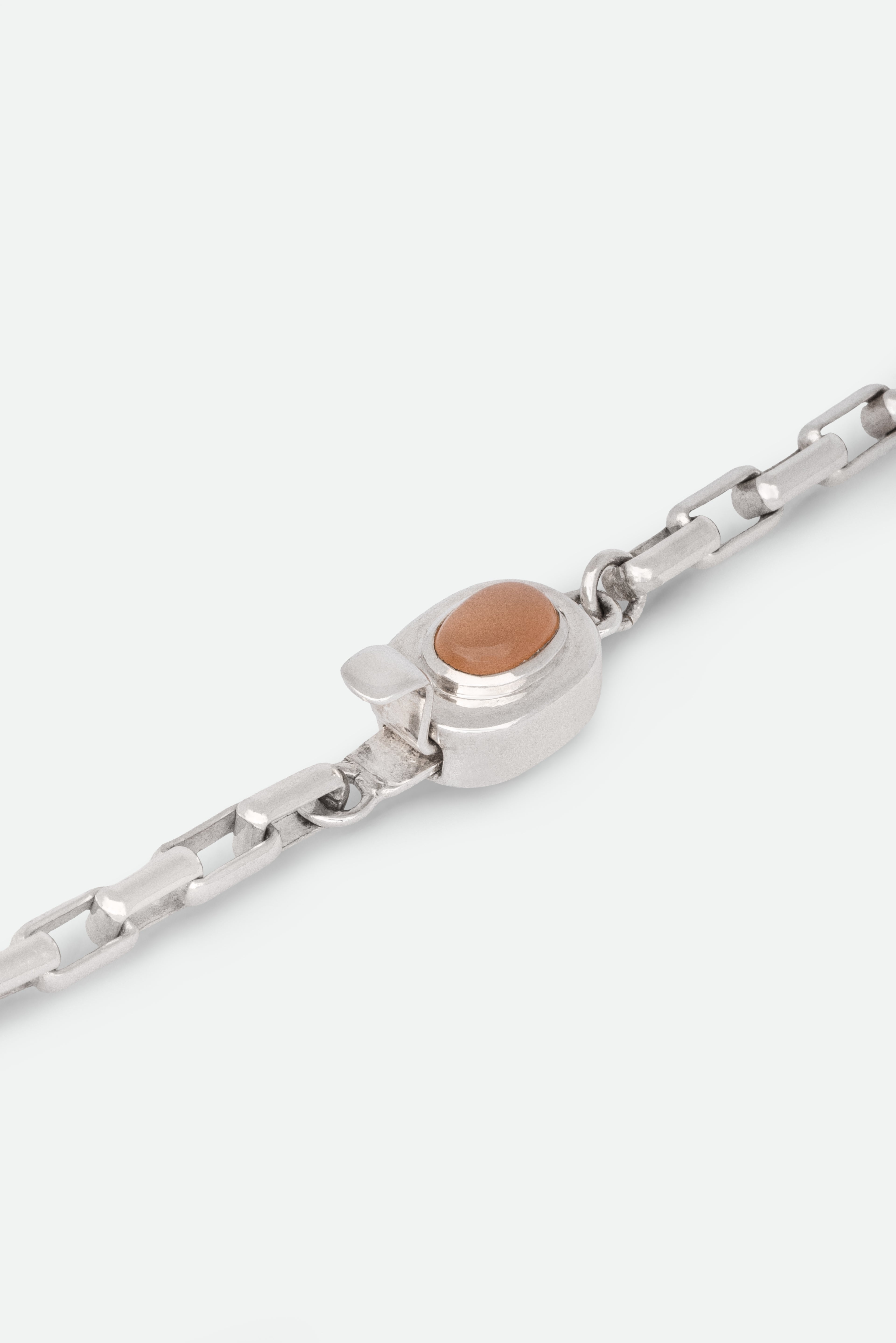 Bracelet no.2 Boxy peachy-clasp