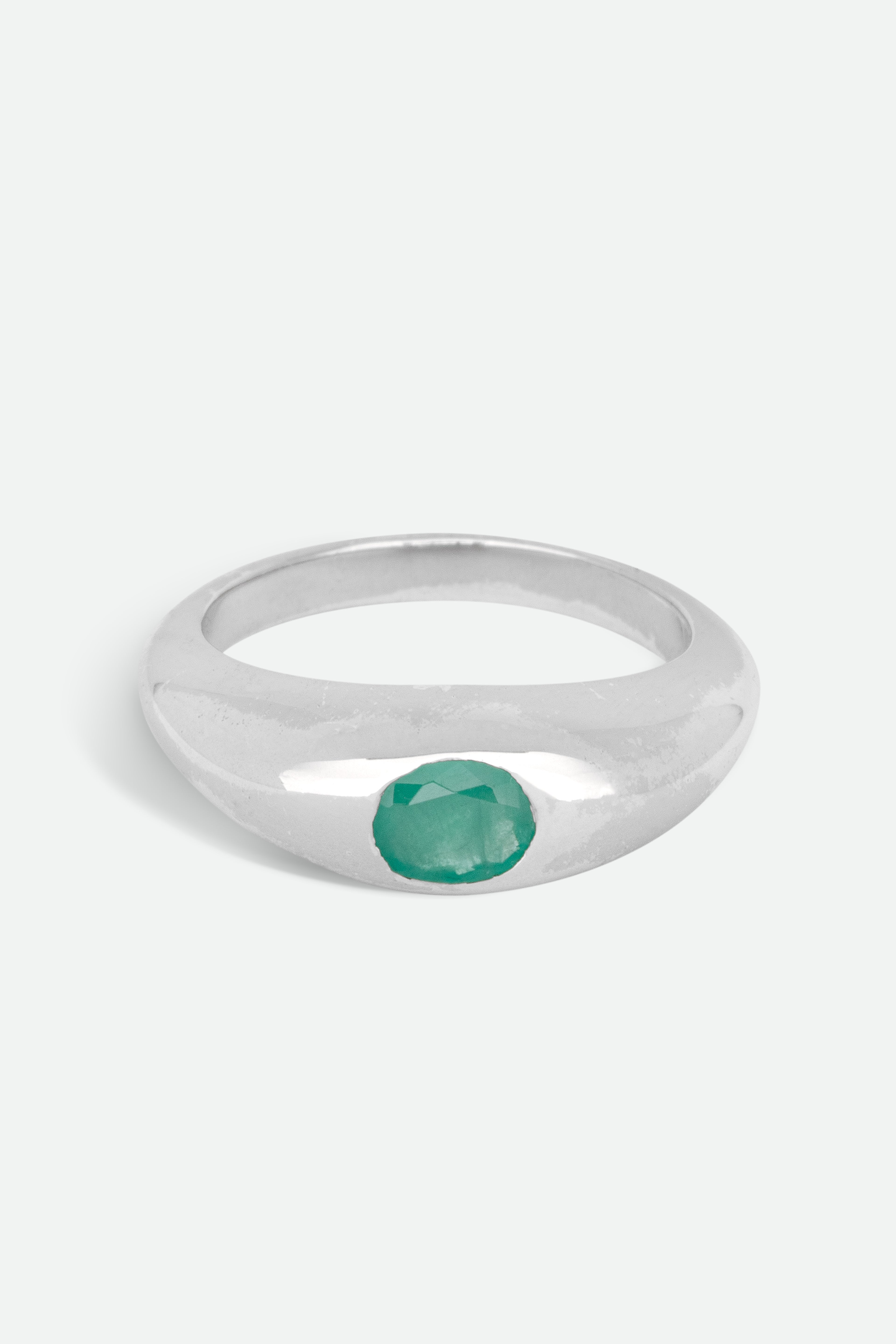 Ring no.6 Oval Emerald