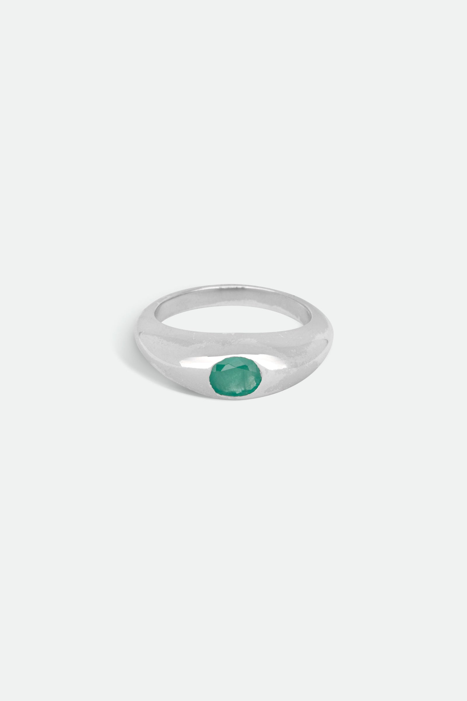 Ring no.6 Oval Emerald